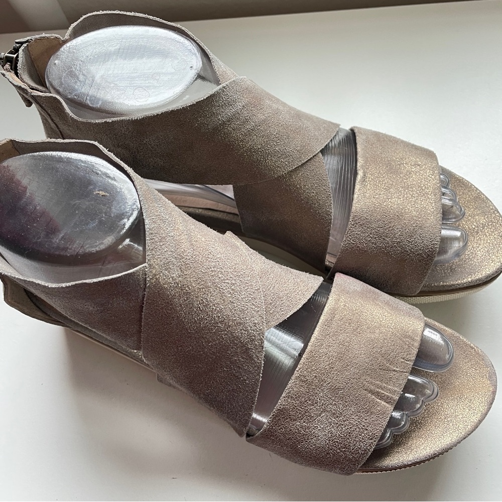 Eileen Fisher Metallic Sport Suede Criss Cross Banded Wedge Platform Sandals 7 - Picture 4 of 13